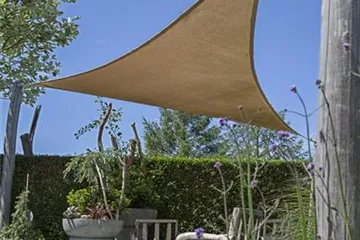 Mit einem Sonnensegel einen kühlen Kopf bewahren Mit einem Sonnensegel einen kühlen Kopf bewahren