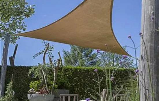 Mit einem Sonnensegel einen kühlen Kopf bewahren Mit einem Sonnensegel einen kühlen Kopf bewahren