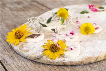 Blumenanhänger aus Salzteig – der Sommer wird bunt! Blumenanhänger aus Salzteig – der Sommer wird bunt!